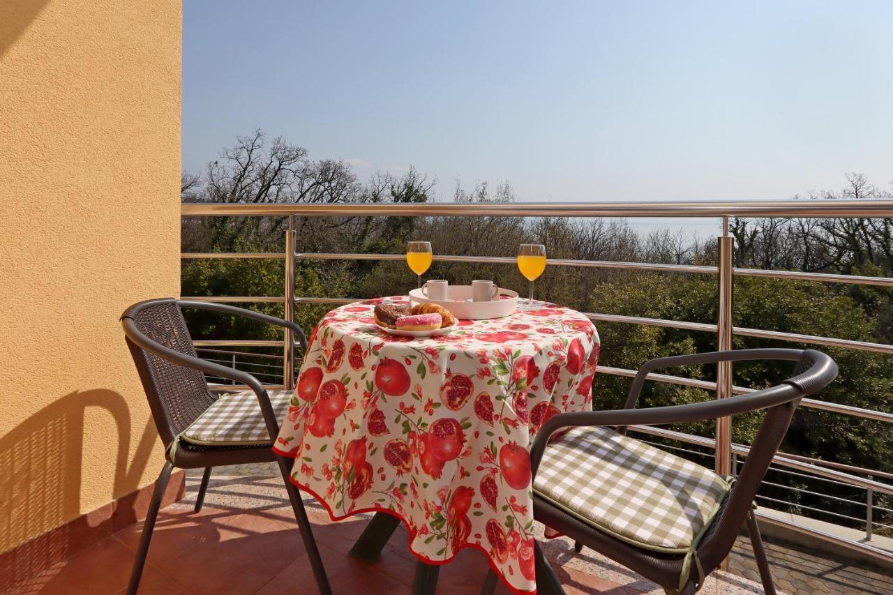 Starry Night - Smart Tv, Extra Big Bed, Big Bathtub, Private Parking, Sea View, Wifi, 2Bedrooms Volosko Exterior photo